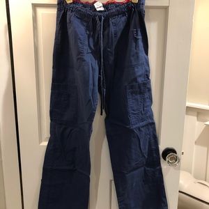 Women’s Cargo Scrub pants MEDIUM